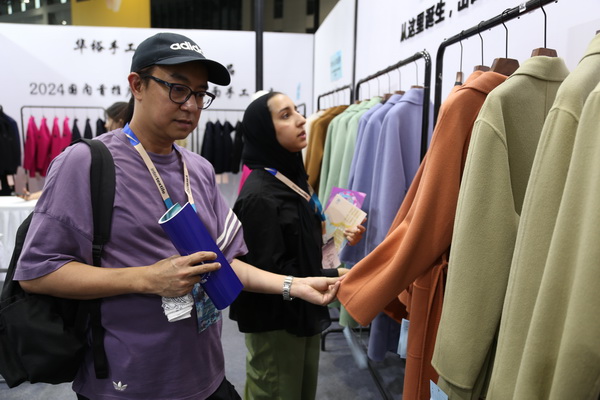 輕奢時尚 舒適休閑-- 昭奈華裕首推戶外運(yùn)動型雙面手工大衣系列,拓寬內(nèi)銷渠道