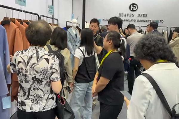 輕奢時尚 舒適休閑-- 昭奈華裕首推戶外運(yùn)動型雙面手工大衣系列,拓寬內(nèi)銷渠道