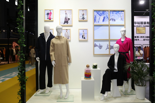 輕奢時尚 舒適休閑-- 昭奈華裕首推戶外運(yùn)動型雙面手工大衣系列,拓寬內(nèi)銷渠道