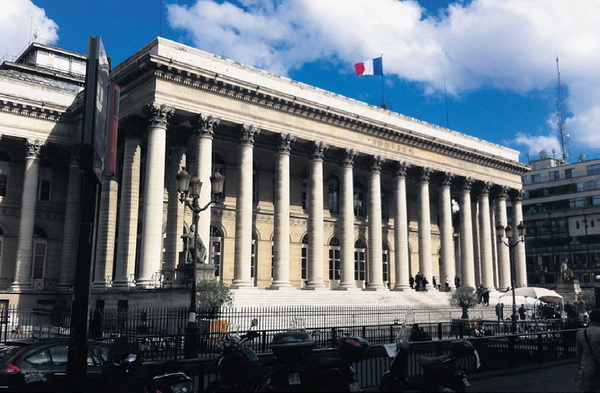 乘風(fēng)馭海，踏浪而升，鄂爾多斯市羊絨時(shí)尚日強(qiáng)勢(shì)登陸巴黎時(shí)裝周