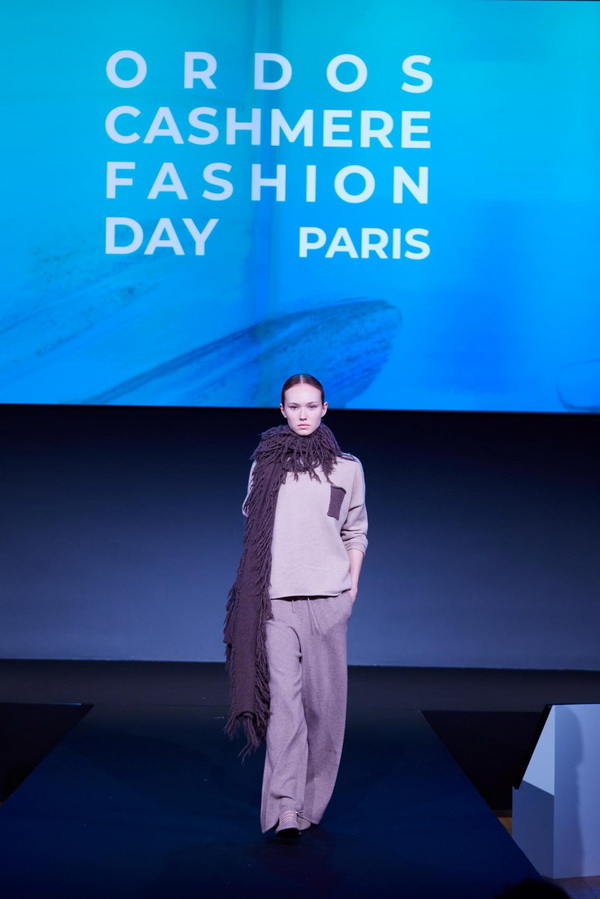 乘風(fēng)馭海，踏浪而升，鄂爾多斯市羊絨時(shí)尚日強(qiáng)勢(shì)登陸巴黎時(shí)裝周