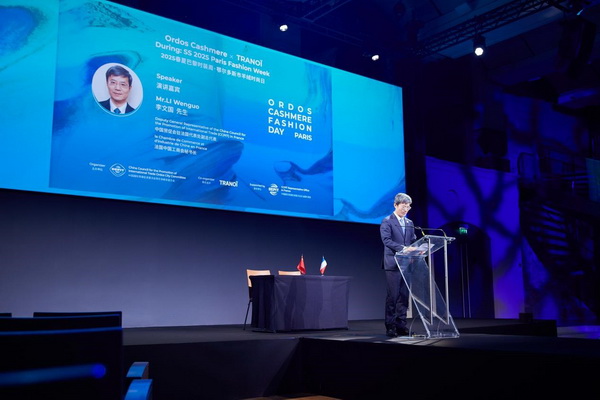 乘風(fēng)馭海，踏浪而升，鄂爾多斯市羊絨時(shí)尚日強(qiáng)勢(shì)登陸巴黎時(shí)裝周