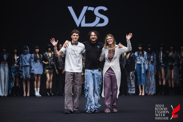 柯橋時(shí)尚綻放高光！20場品牌發(fā)布會傳遞原創(chuàng)設(shè)計(jì)之美