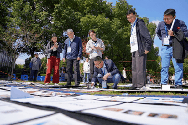 &ldquo;中國(guó)輕紡城&middot;東進(jìn)杯&rdquo;第十六屆中國(guó)高校紡織品設(shè)計(jì)大賽作品評(píng)審會(huì)舉行
