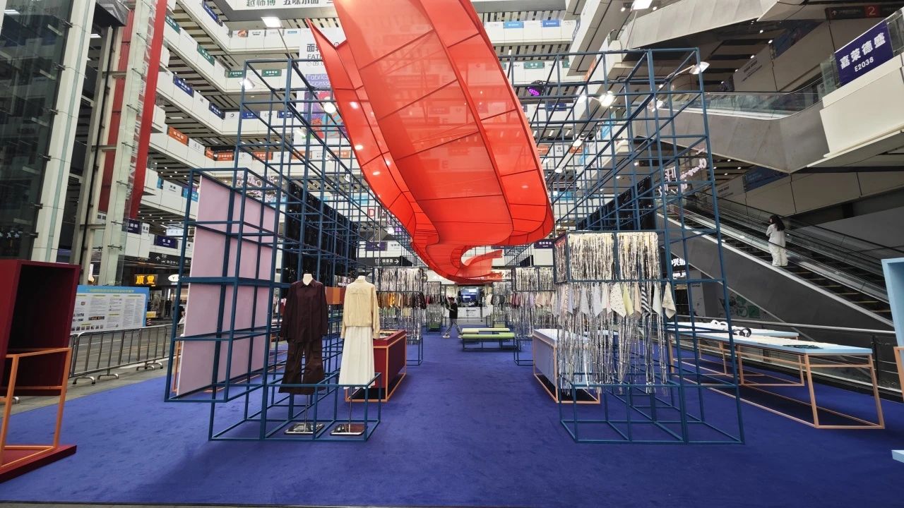 釋放靈感，引領潮流！2025/26秋冬中國紡織面輔料流行趨勢在廣州國際輕紡城精彩發(fā)布！