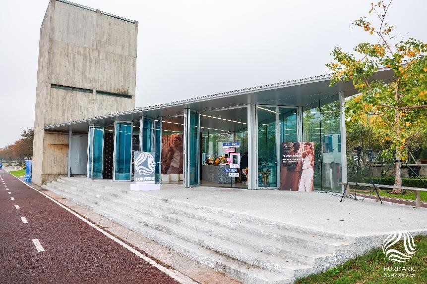 國際毛皮協(xié)會IFF定制禮物來襲，是時尚博主們整個愛住的天然皮草單品！