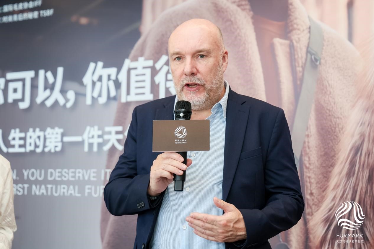 國際毛皮協(xié)會IFF定制禮物來襲，是時尚博主們整個愛住的天然皮草單品！