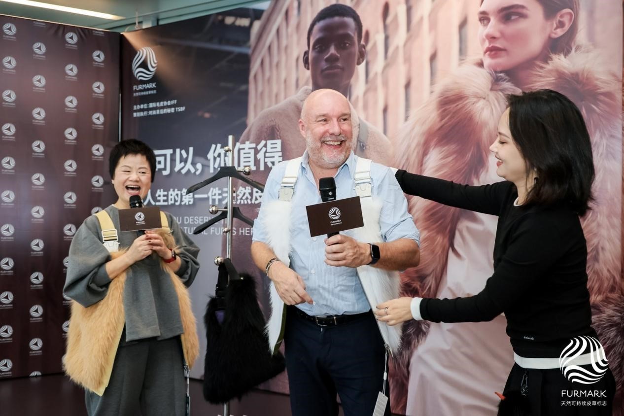 國際毛皮協(xié)會IFF定制禮物來襲，是時尚博主們整個愛住的天然皮草單品！