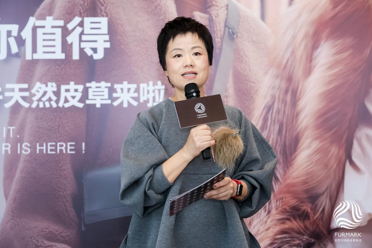 國際毛皮協(xié)會IFF定制禮物來襲，是時尚博主們整個愛住的天然皮草單品！