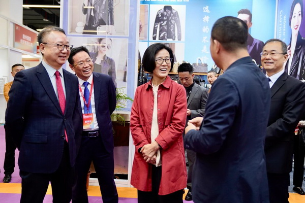 贛州紡織新篇章：2024江西服裝周暨第五屆江西（贛州）紡織服裝產(chǎn)業(yè)博覽會盛大開幕！