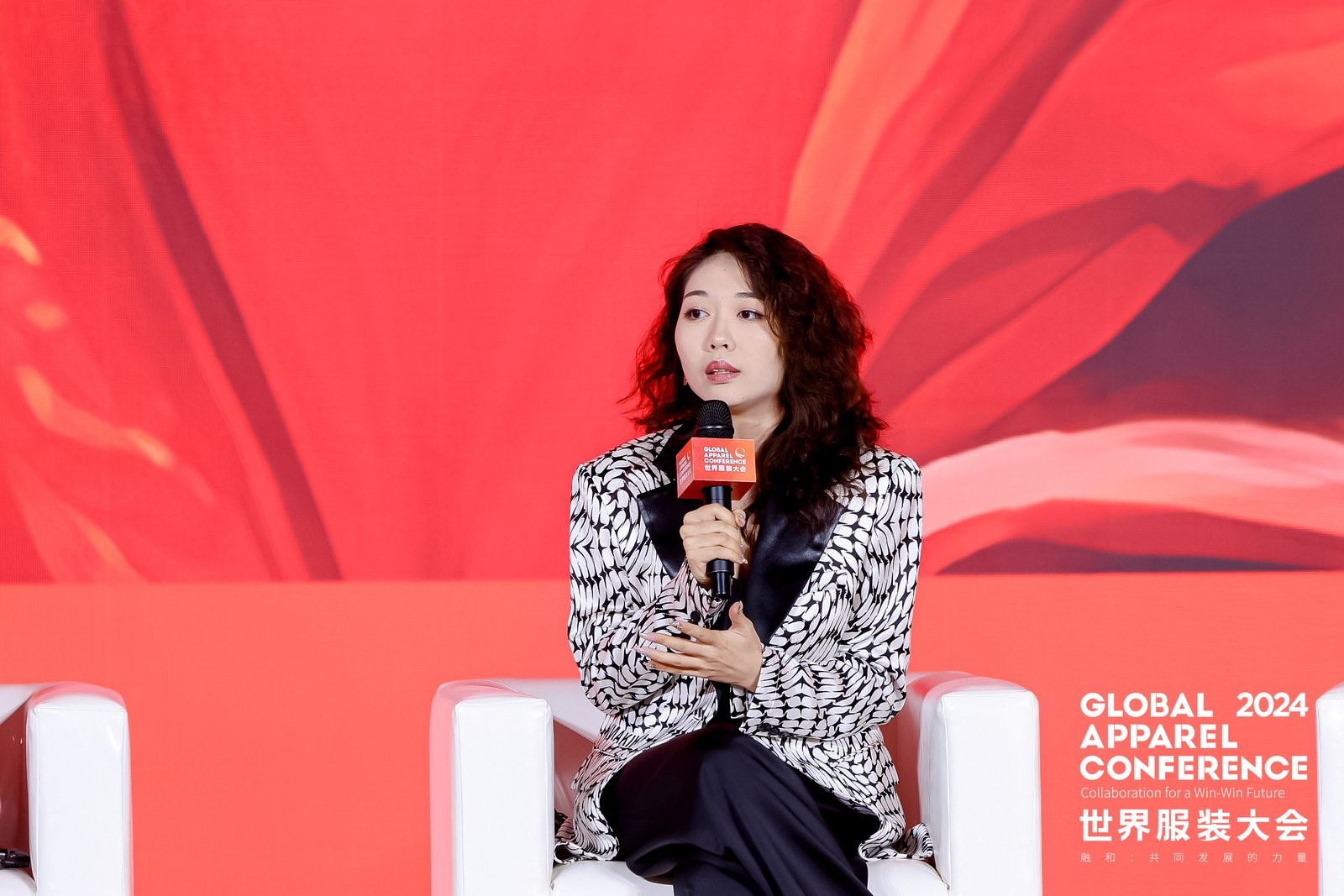 &ldquo;融和&rdquo;20個(gè)國(guó)家和地區(qū)服裝精英，2024世界服裝大會(huì)在東莞虎門(mén)開(kāi)幕