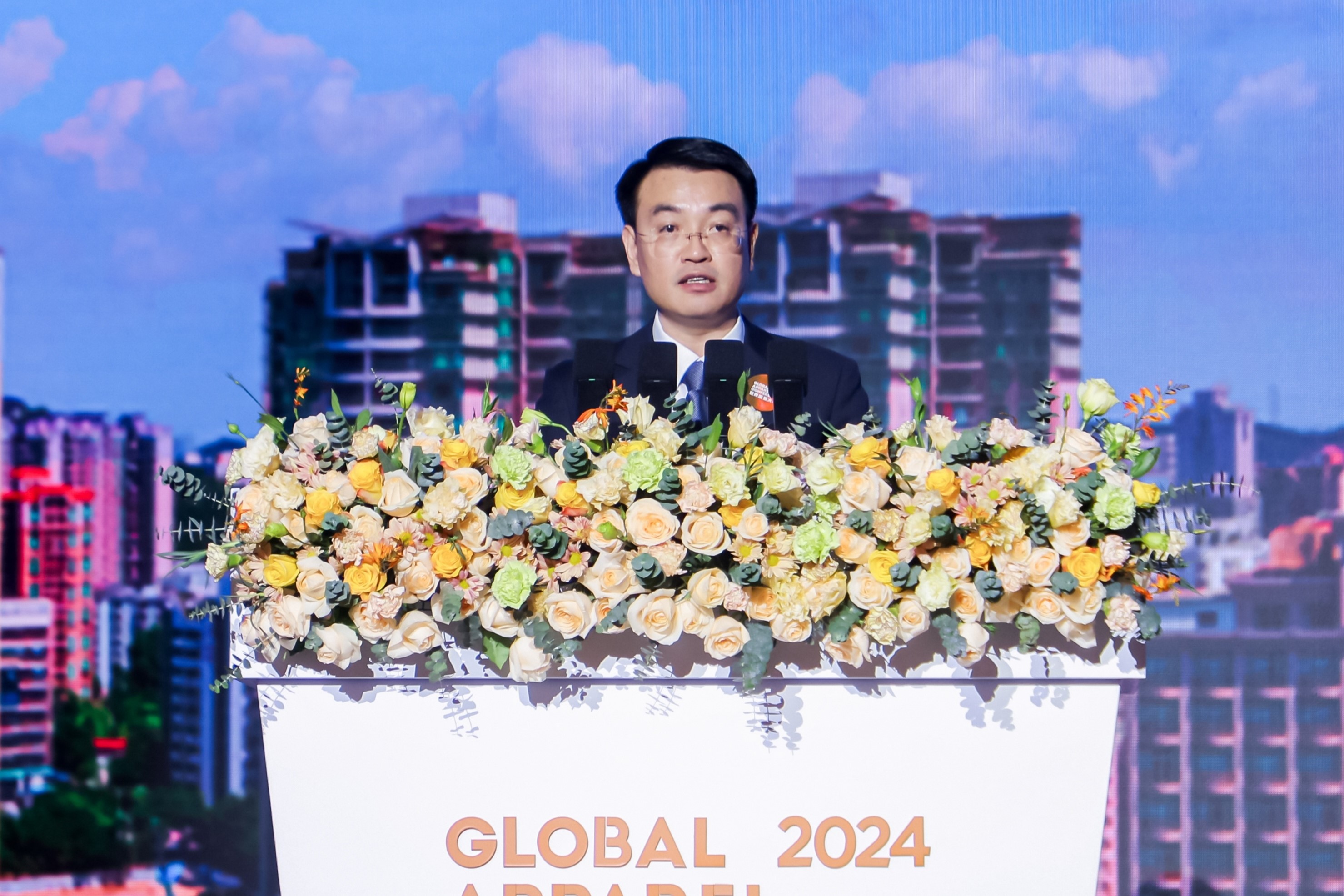 &ldquo;融和&rdquo;20個(gè)國(guó)家和地區(qū)服裝精英，2024世界服裝大會(huì)在東莞虎門(mén)開(kāi)幕