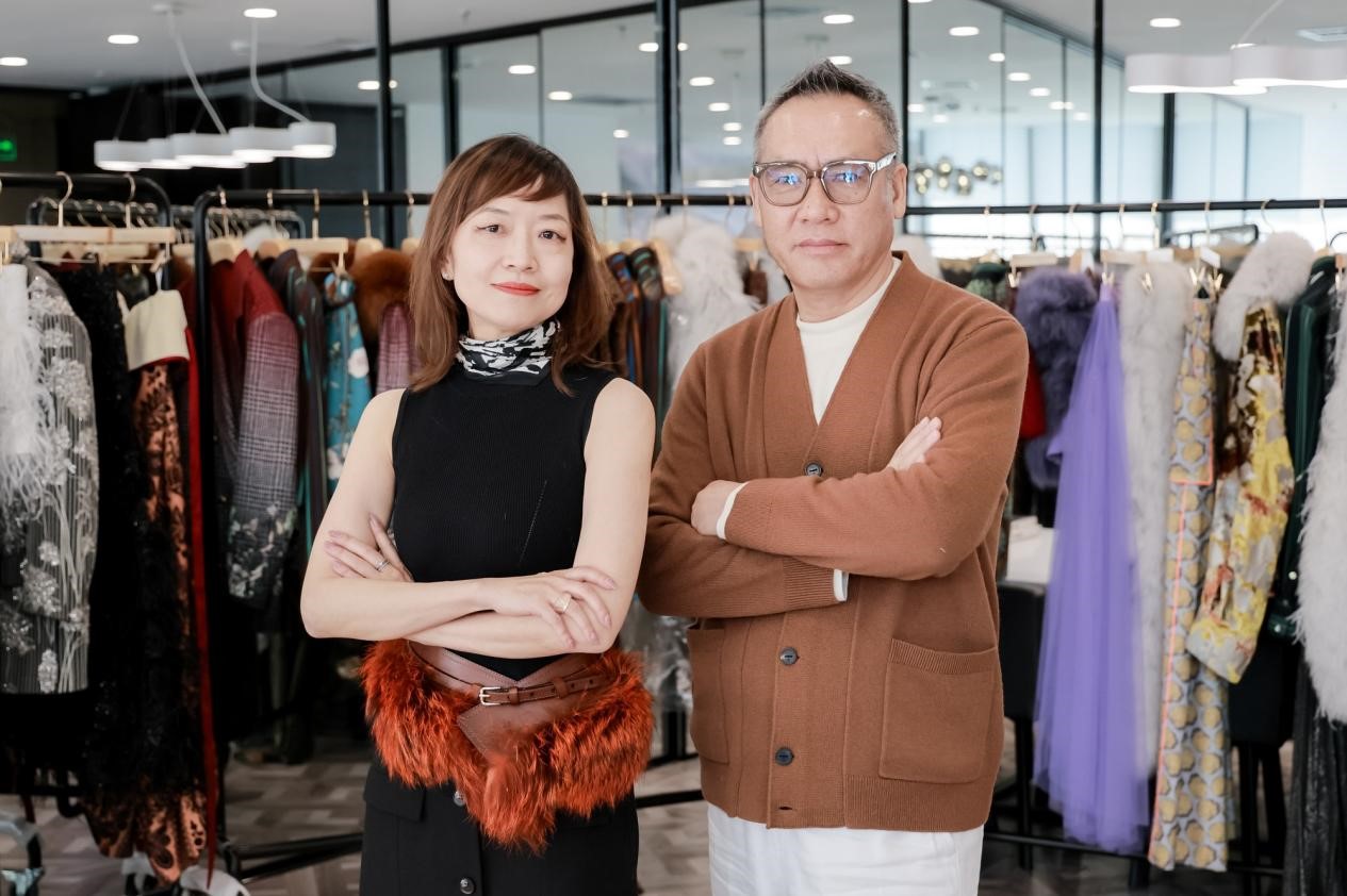  攜手玖姿JUZUI創(chuàng)意總監(jiān)王陶Taoray Wang 老錢皮草紐約時(shí)裝周成新貴