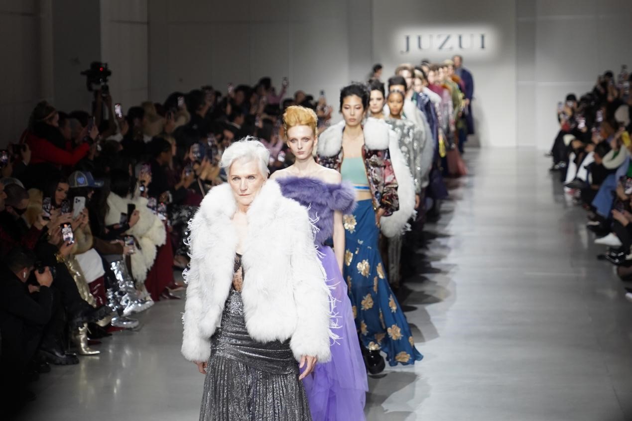  攜手玖姿JUZUI創(chuàng)意總監(jiān)王陶Taoray Wang 老錢皮草紐約時(shí)裝周成新貴