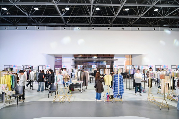 共同推動(dòng)紡織服裝行業(yè)繁榮發(fā)展--2025東莞市紡織服裝產(chǎn)銷對(duì)接會(huì)在大朗盛大啟幕