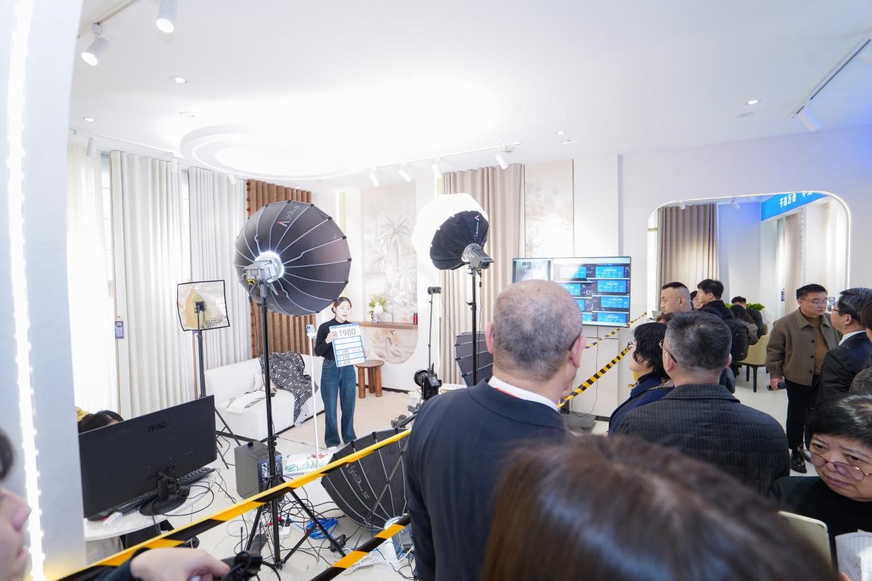 智造織就未來，錦韻潮動(dòng)全球！2025海寧春季家博會(huì)今日啟幕