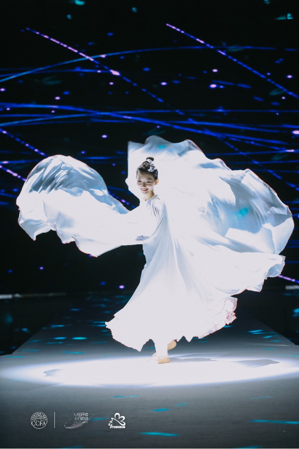 &ldquo;質(zhì)尚與致遠(yuǎn)&rdquo;科技下的中式美學(xué)&mdash;桐昆&middot;中國纖維流行趨勢2025/2026正式發(fā)布