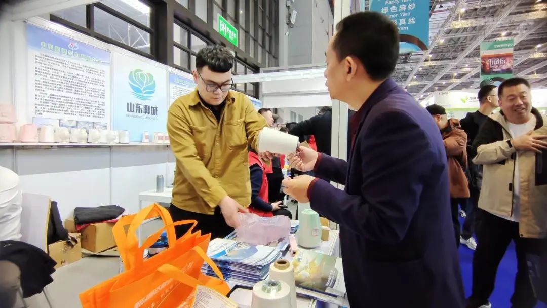 實力&ldquo;圈粉&rdquo;，盡展產(chǎn)業(yè)新風貌！山東聊城展團首次亮相2025yarnexpo春夏紗線展
