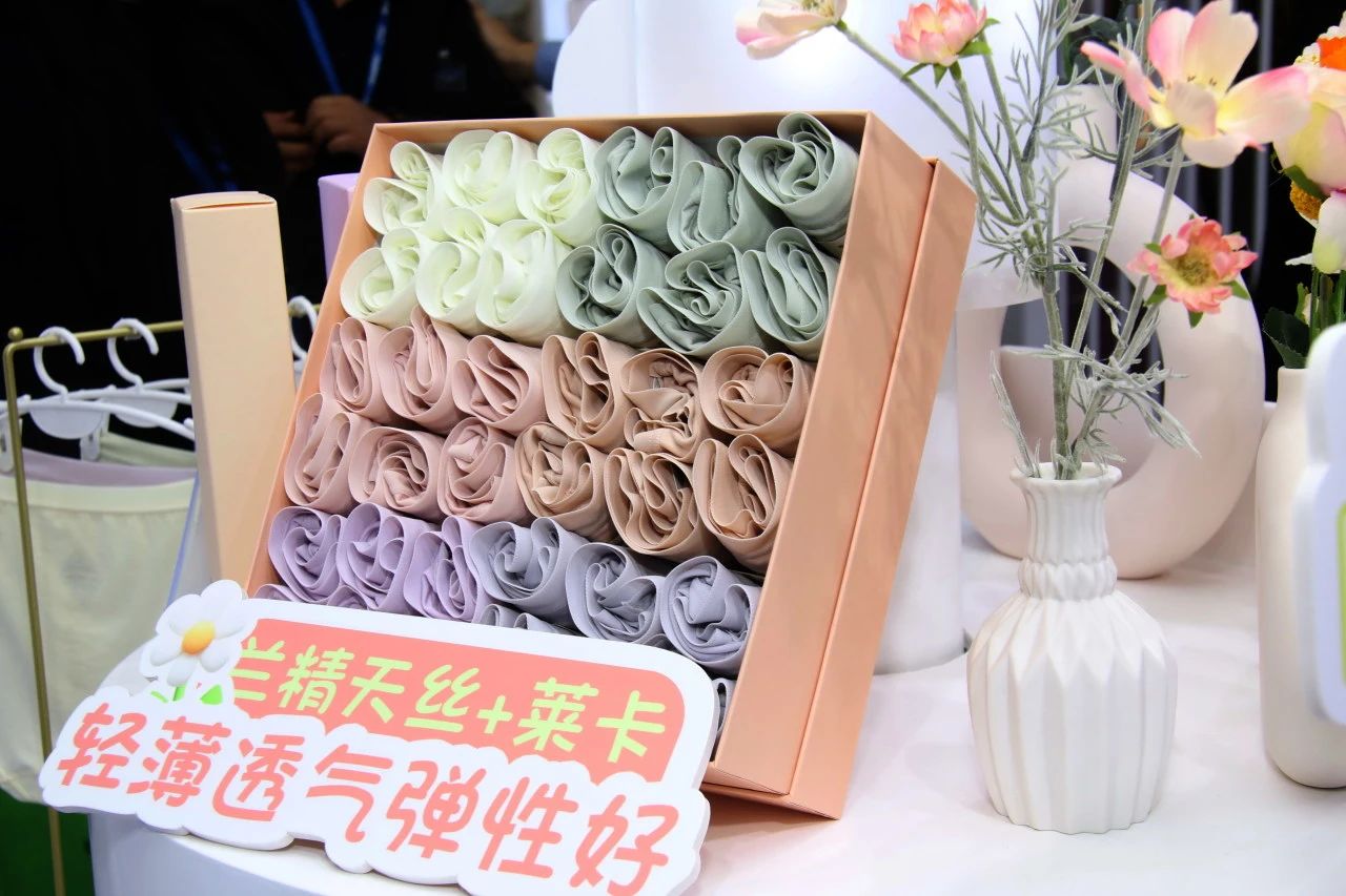 向上生長對抗行業(yè)內(nèi)卷！櫻姿娜于潮汕服博會發(fā)布第三代鉑金蠶絲褲