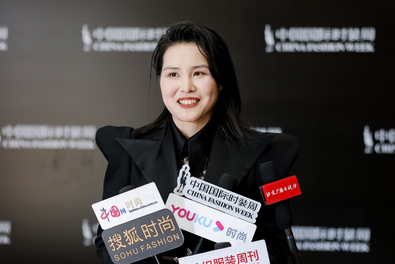 胡瑩瑩的精神內(nèi)核&ldquo;ARTEMIS&middot;自由悅己&rdquo;  設(shè)計(jì)師品牌Y2FREEDOM秋冬系列北京綻放