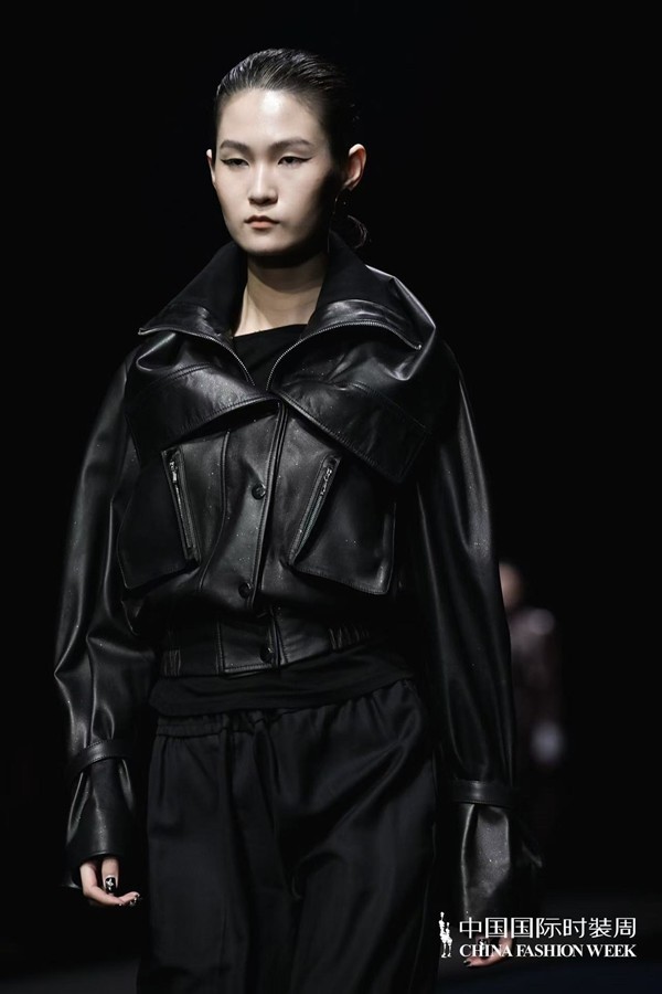 胡瑩瑩的精神內(nèi)核&ldquo;ARTEMIS&middot;自由悅己&rdquo;  設(shè)計(jì)師品牌Y2FREEDOM秋冬系列北京綻放