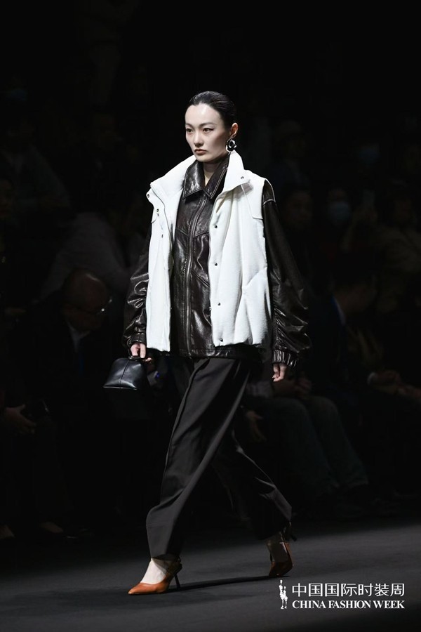 胡瑩瑩的精神內(nèi)核&ldquo;ARTEMIS&middot;自由悅己&rdquo;  設(shè)計(jì)師品牌Y2FREEDOM秋冬系列北京綻放
