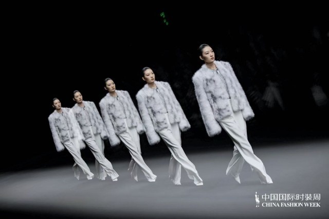 胡瑩瑩的精神內(nèi)核&ldquo;ARTEMIS&middot;自由悅己&rdquo;  設(shè)計(jì)師品牌Y2FREEDOM秋冬系列北京綻放