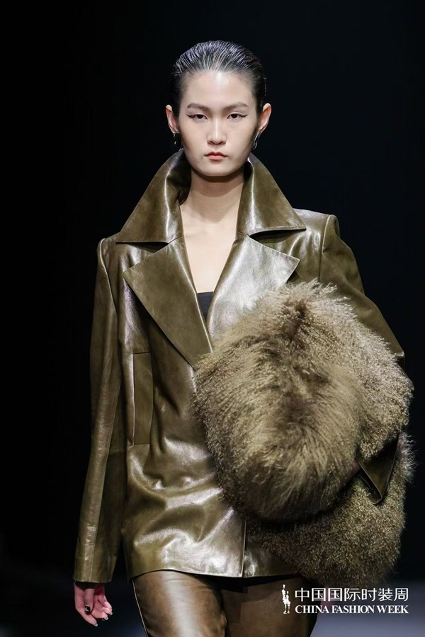 胡瑩瑩的精神內(nèi)核&ldquo;ARTEMIS&middot;自由悅己&rdquo;  設(shè)計(jì)師品牌Y2FREEDOM秋冬系列北京綻放