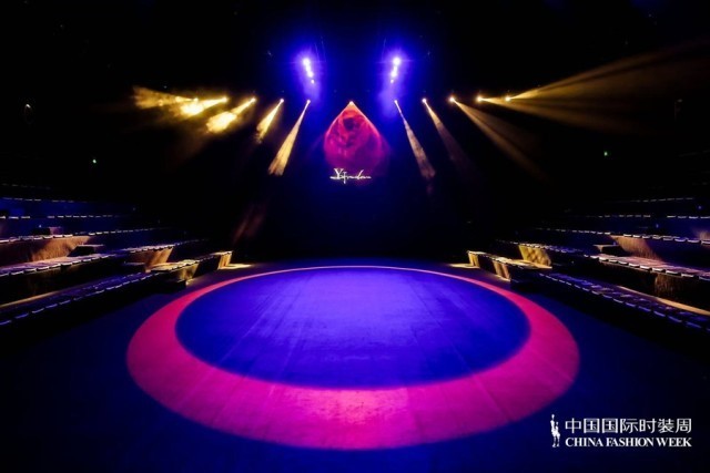 胡瑩瑩的精神內(nèi)核&ldquo;ARTEMIS&middot;自由悅己&rdquo;  設(shè)計(jì)師品牌Y2FREEDOM秋冬系列北京綻放