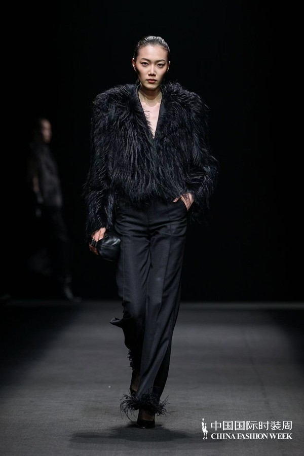 胡瑩瑩的精神內(nèi)核&ldquo;ARTEMIS&middot;自由悅己&rdquo;  設(shè)計(jì)師品牌Y2FREEDOM秋冬系列北京綻放