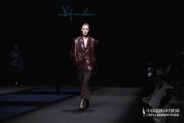 胡瑩瑩的精神內(nèi)核&ldquo;ARTEMIS&middot;自由悅己&rdquo;  設(shè)計(jì)師品牌Y2FREEDOM秋冬系列北京綻放