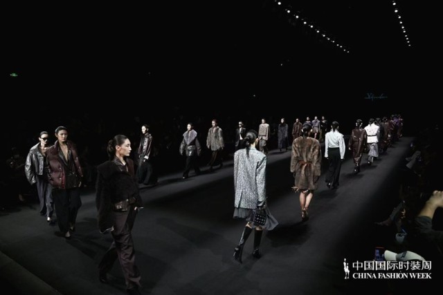 胡瑩瑩的精神內(nèi)核&ldquo;ARTEMIS&middot;自由悅己&rdquo;  設(shè)計(jì)師品牌Y2FREEDOM秋冬系列北京綻放