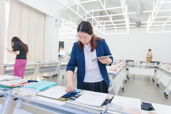 挖掘創(chuàng)新人才，激發(fā)產(chǎn)業(yè)活力！&ldquo;第十屆（2025年）十佳紡織面料設(shè)計(jì)師及培養(yǎng)先進(jìn)單位評(píng)選&rdquo;評(píng)審會(huì)于柯橋舉行