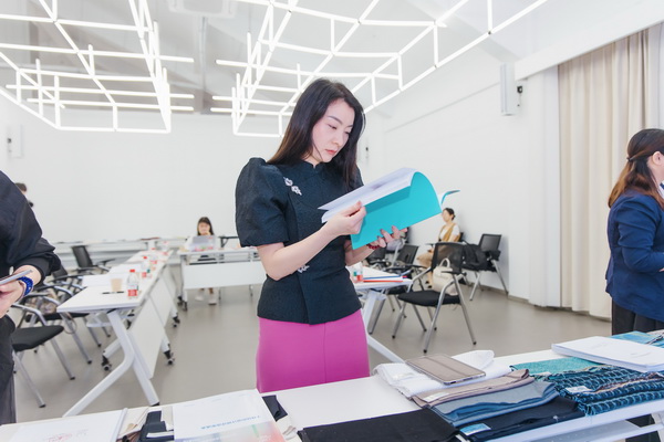 挖掘創(chuàng)新人才，激發(fā)產(chǎn)業(yè)活力！&ldquo;第十屆（2025年）十佳紡織面料設(shè)計(jì)師及培養(yǎng)先進(jìn)單位評(píng)選&rdquo;評(píng)審會(huì)于柯橋舉行