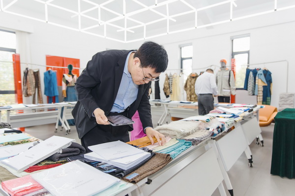 挖掘創(chuàng)新人才，激發(fā)產(chǎn)業(yè)活力！&ldquo;第十屆（2025年）十佳紡織面料設(shè)計(jì)師及培養(yǎng)先進(jìn)單位評(píng)選&rdquo;評(píng)審會(huì)于柯橋舉行