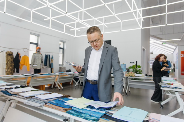 挖掘創(chuàng)新人才，激發(fā)產(chǎn)業(yè)活力！&ldquo;第十屆（2025年）十佳紡織面料設(shè)計(jì)師及培養(yǎng)先進(jìn)單位評(píng)選&rdquo;評(píng)審會(huì)于柯橋舉行