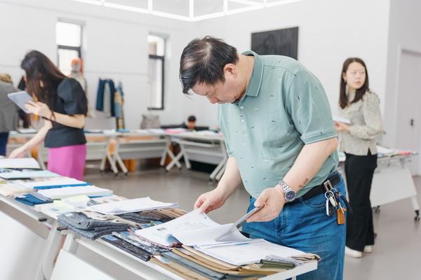 挖掘創(chuàng)新人才，激發(fā)產(chǎn)業(yè)活力！&ldquo;第十屆（2025年）十佳紡織面料設(shè)計(jì)師及培養(yǎng)先進(jìn)單位評(píng)選&rdquo;評(píng)審會(huì)于柯橋舉行