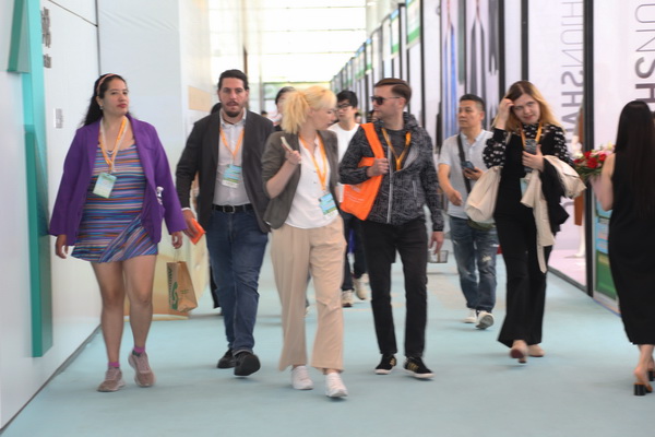 新形勢(shì)、新機(jī)遇，2025柯橋春季國(guó)際紡博會(huì)拉開帷幕，全方位展示中國(guó)紡織發(fā)展的強(qiáng)韌