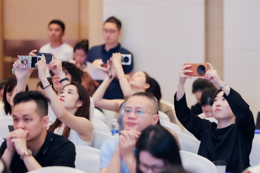 雙輪驅(qū)動(dòng)產(chǎn)業(yè)躍遷：AI技術(shù)重塑紡織價(jià)值鏈，海珠宣言開啟新紀(jì)元