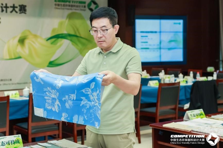 2800款面料&ldquo;綠動時尚&rdquo;，2025第八屆中國生態(tài)環(huán)保面料設(shè)計大賽評審會在盛澤舉辦！