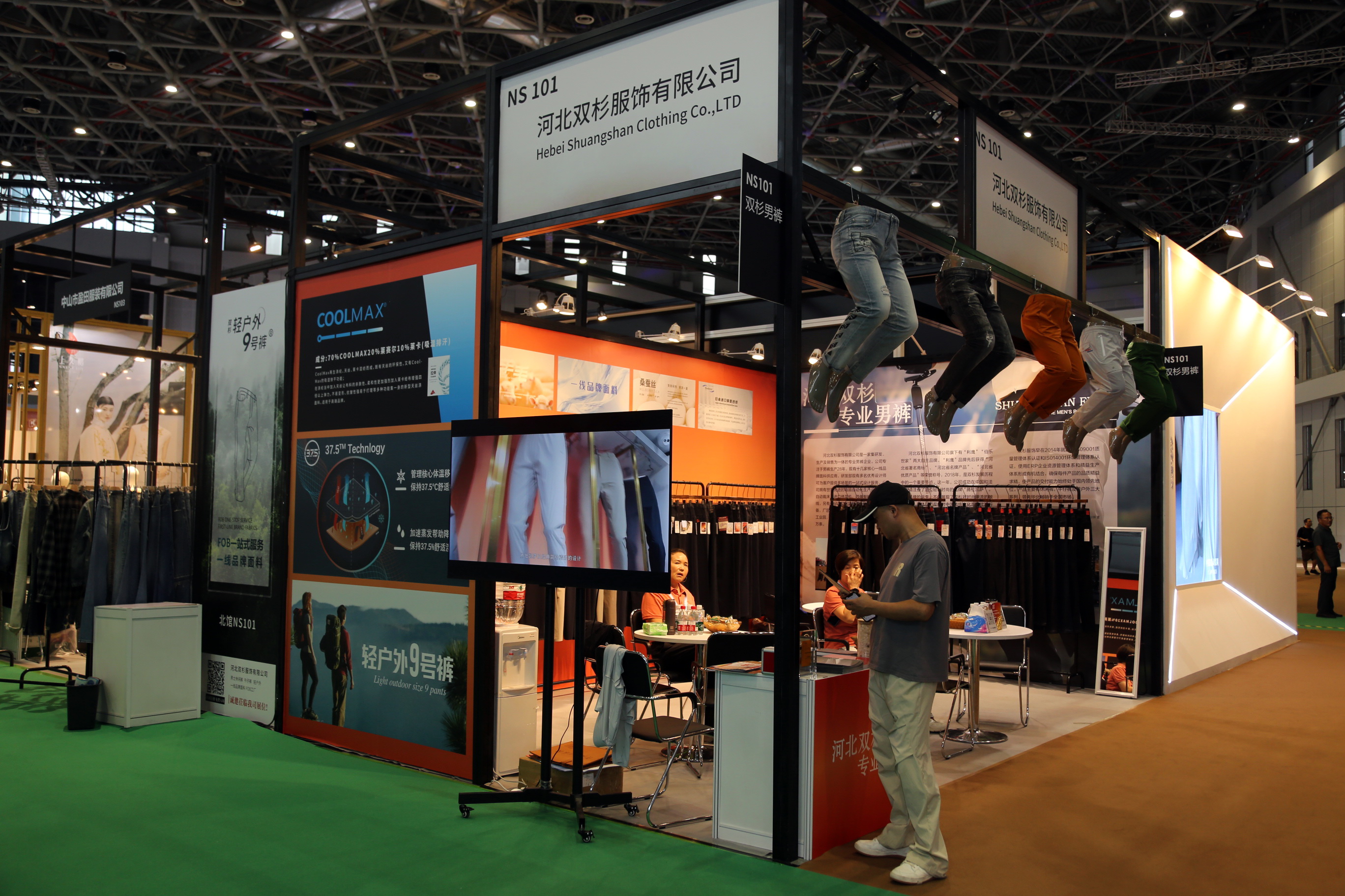 40余家石家莊紡服企業(yè)齊聚滬上，成為中紡聯(lián)秋季聯(lián)展上靚麗的風景線