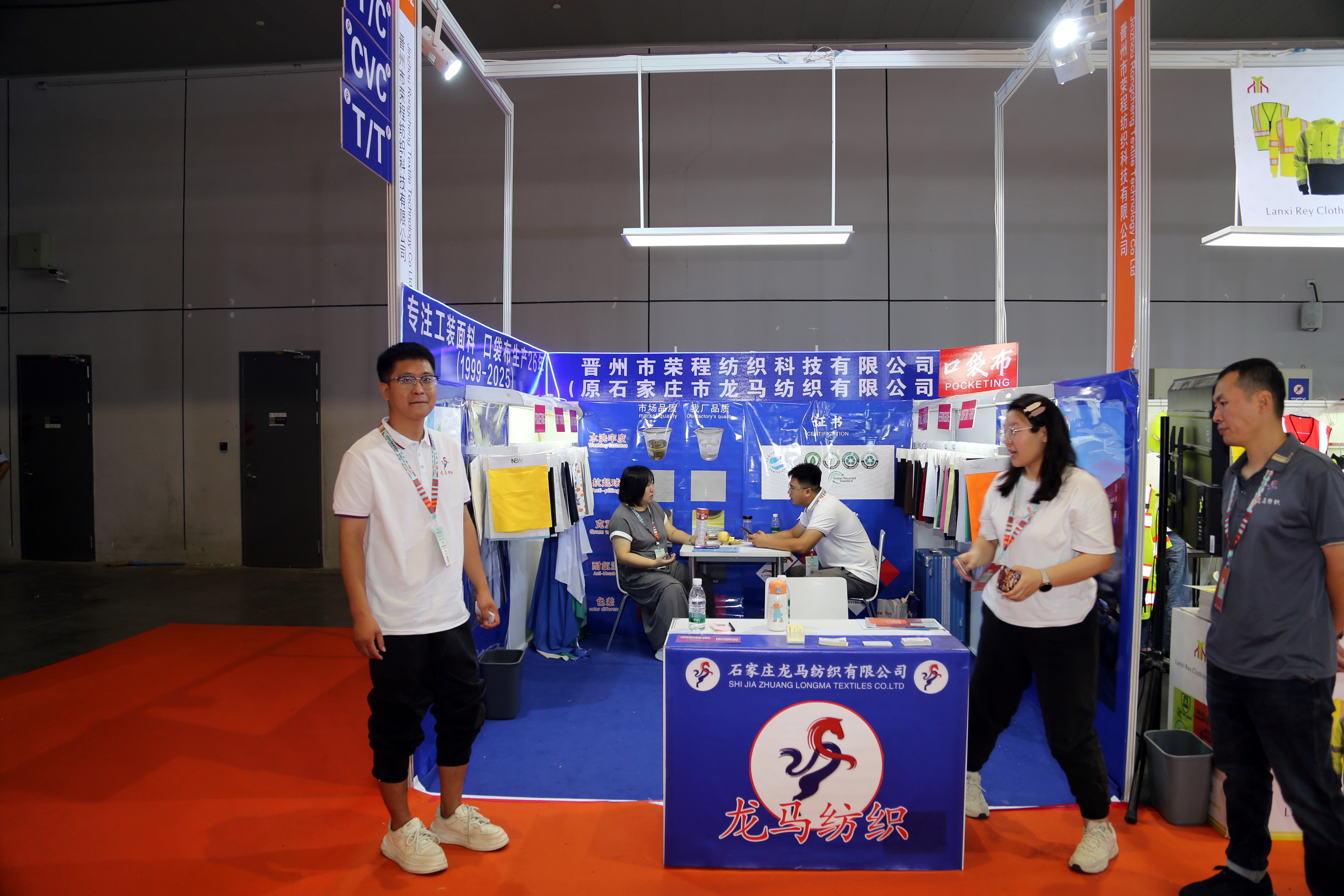 40余家石家莊紡服企業(yè)齊聚滬上，成為中紡聯(lián)秋季聯(lián)展上靚麗的風景線