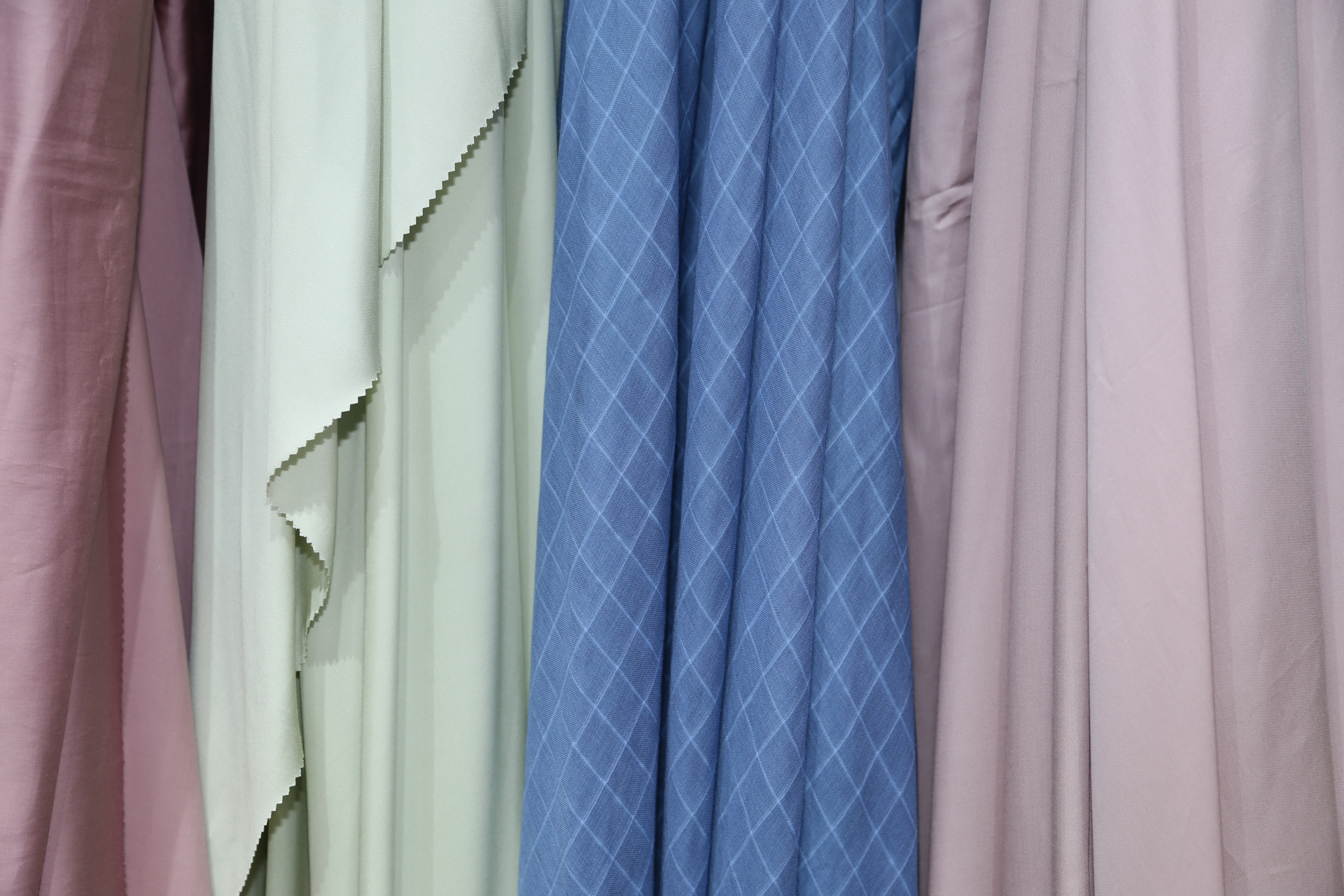 40余家石家莊紡服企業(yè)齊聚滬上，成為中紡聯(lián)秋季聯(lián)展上靚麗的風景線