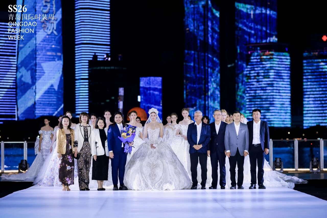 潮涌浮山灣畔 時(shí)尚綺夢啟航--2025中國（青島）國際時(shí)裝周盛大啟幕！