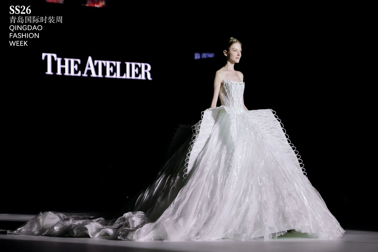潮涌浮山灣畔 時(shí)尚綺夢啟航--2025中國（青島）國際時(shí)裝周盛大啟幕！