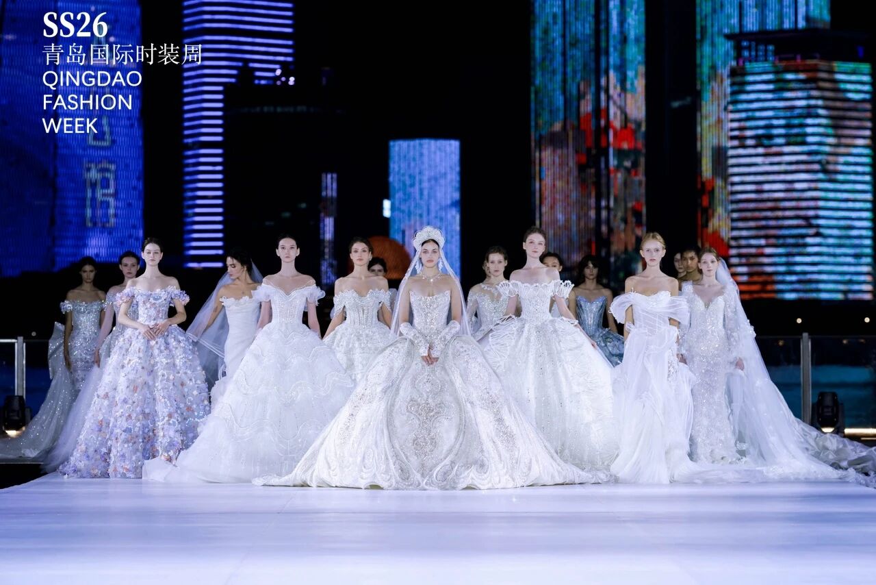 潮涌浮山灣畔 時(shí)尚綺夢啟航--2025中國（青島）國際時(shí)裝周盛大啟幕！