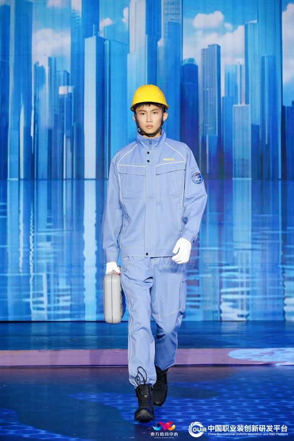 聚焦全民國防教育作訓(xùn)服與海上功能服，第二屆中國職業(yè)裝創(chuàng)新大會在青島啟幕