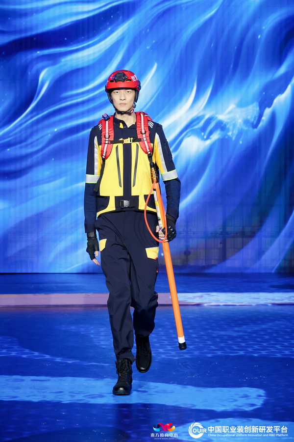 聚焦全民國防教育作訓(xùn)服與海上功能服，第二屆中國職業(yè)裝創(chuàng)新大會在青島啟幕