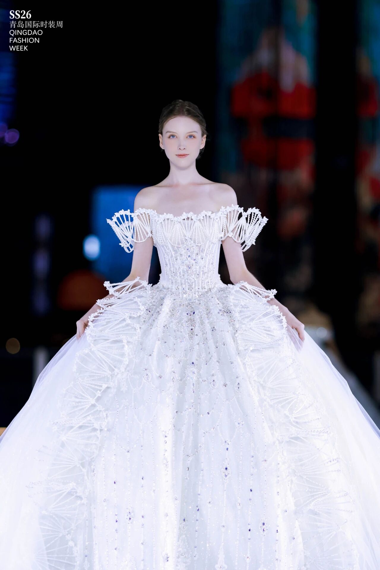 潮涌浮山灣畔 時(shí)尚綺夢啟航--2025中國（青島）國際時(shí)裝周盛大啟幕！