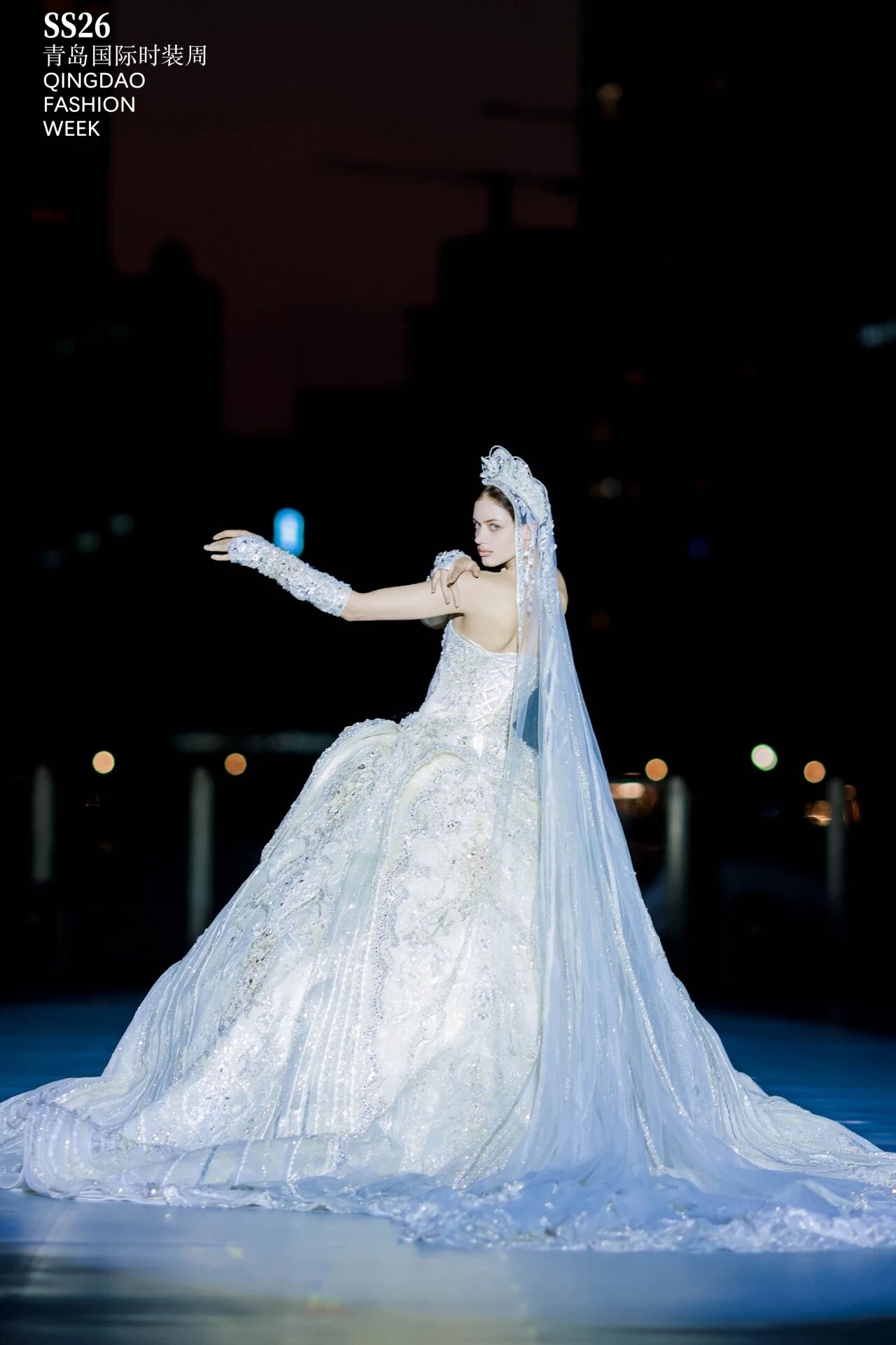 潮涌浮山灣畔 時(shí)尚綺夢啟航--2025中國（青島）國際時(shí)裝周盛大啟幕！